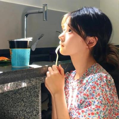维奥莱特·诺齐埃尔